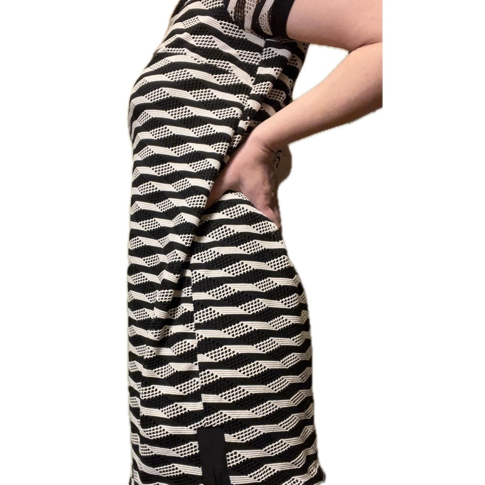 Maggy London Modern Black & Cream Short Sleeved Midi Dress sz 8 - Picture 2 of 10